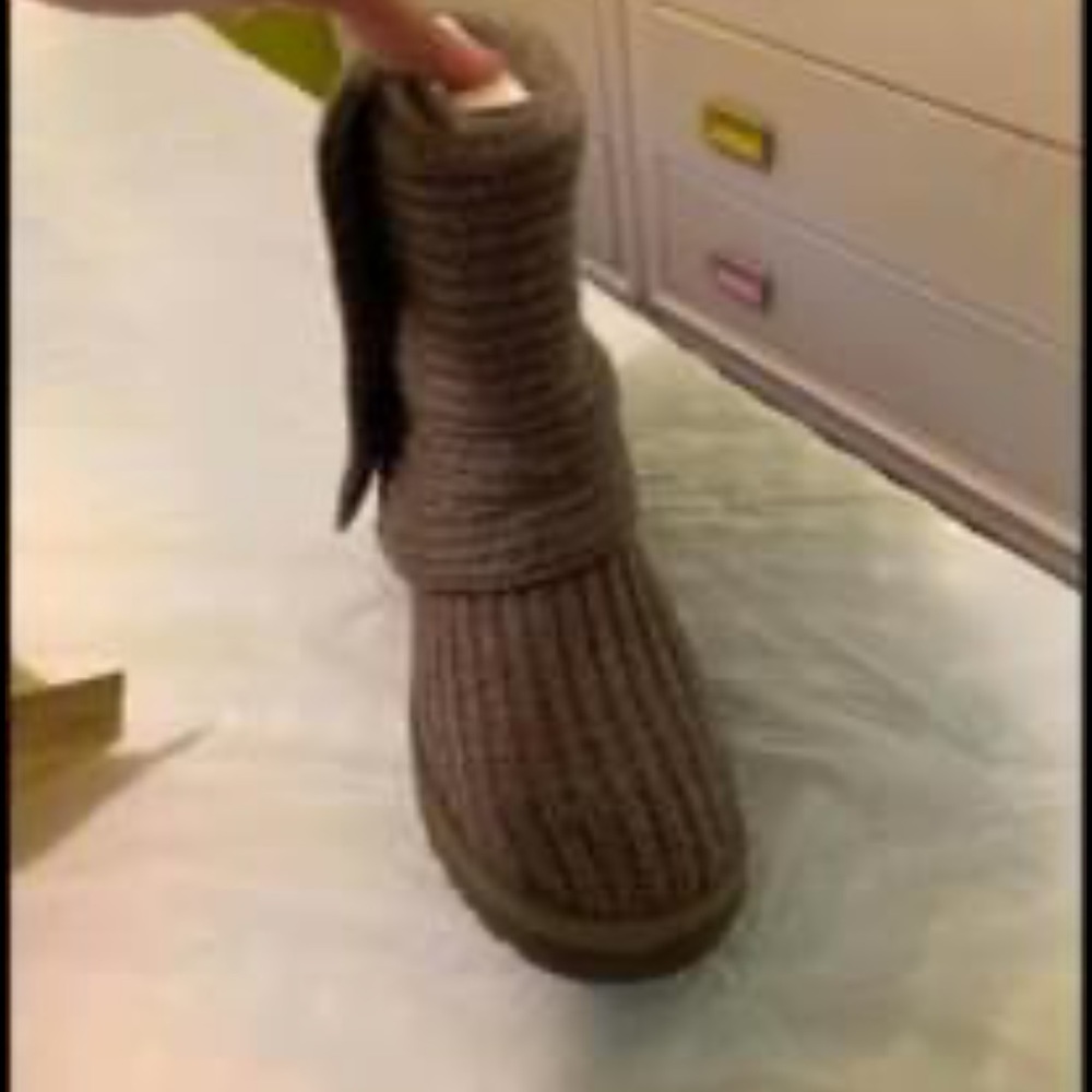 womens grey knit uggs